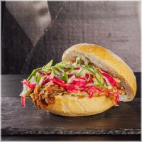 huisgebraden kiprollade - indo style state saus - katjang pedis kruim - zoetzuur<br>eindelijk is dit broodje weer terug!